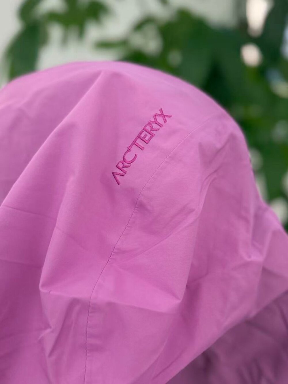 Arc'teryx Beta Collection, Fuchsia, Sporty Hooded Hardshell Jacket, Size S. - Picture 6 of 6